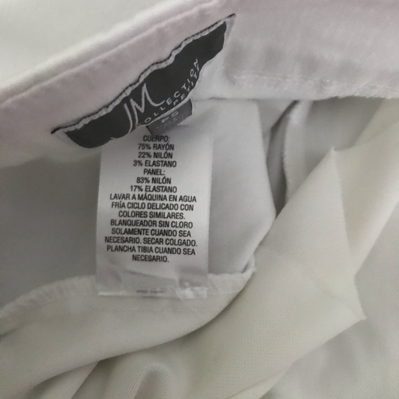 JM Collection White Capris 🩳 - Picture 7 of 8